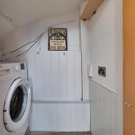 Finest Retreats - Abbeyview * וויטבי